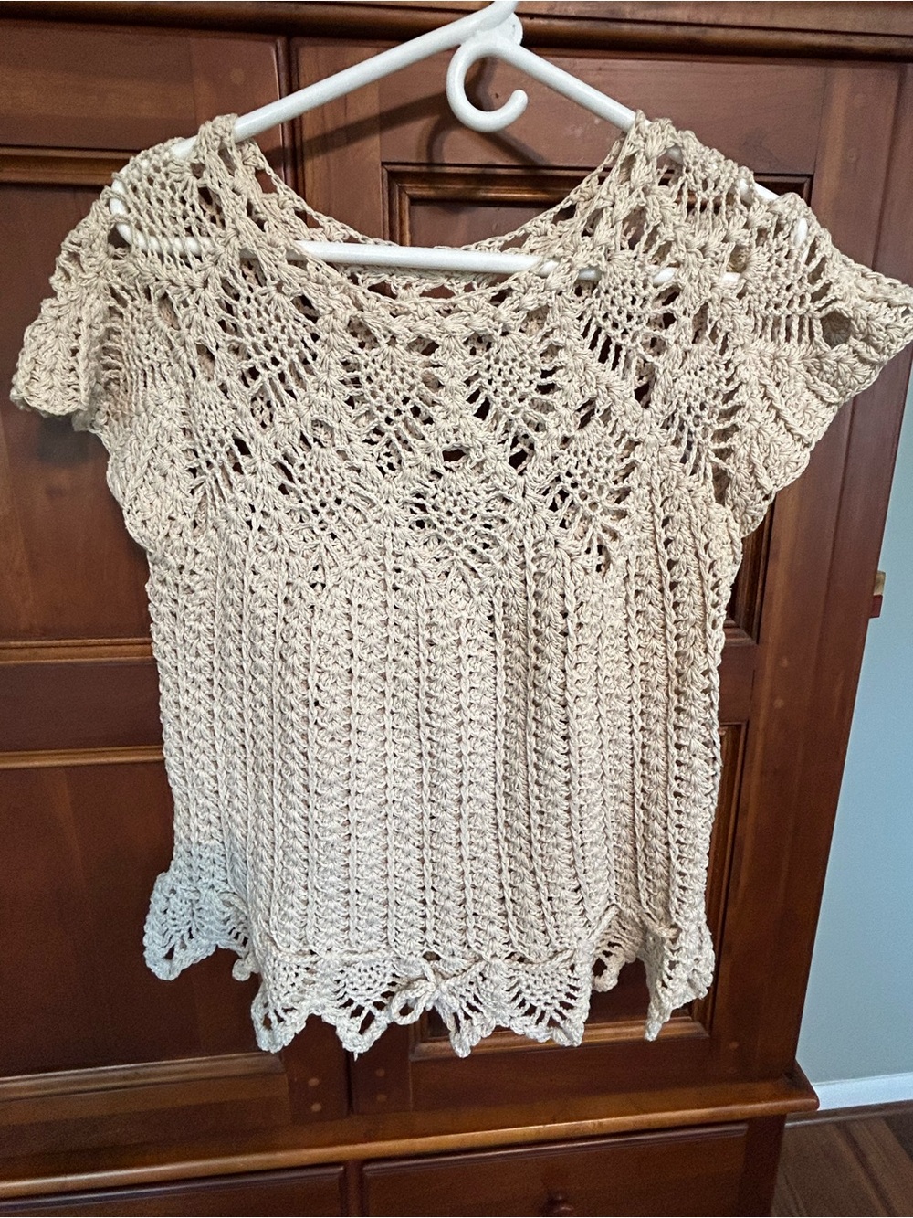 Women’s Crochet Knit Shell Top in Cream.
Size Medium